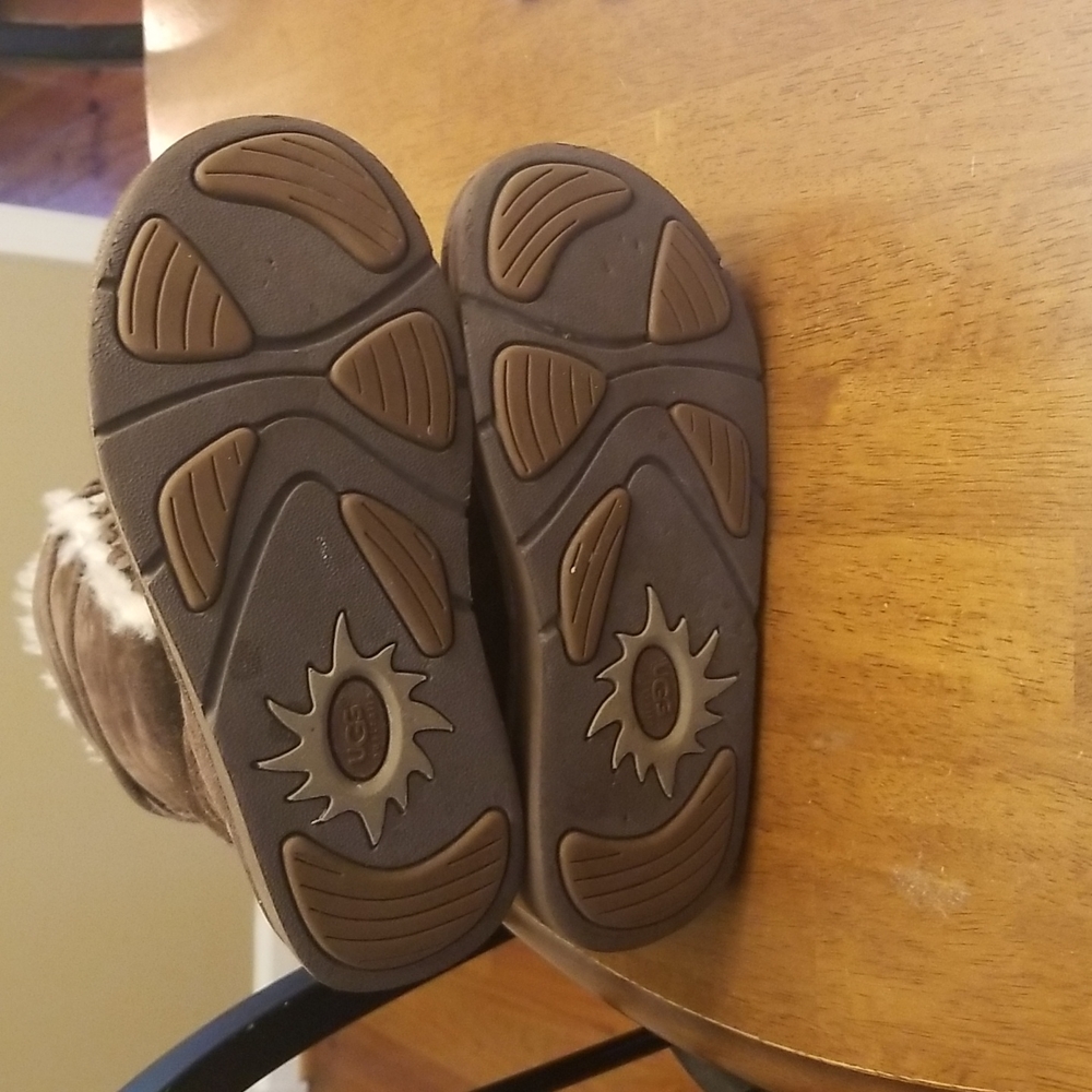 Brown leather UGG boots with shearling - Picture 8 of 11